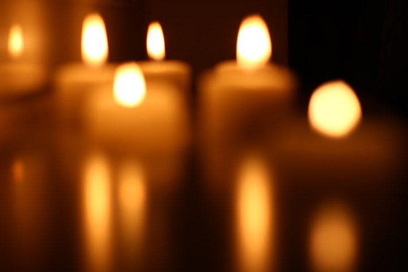 https://www.compassionatefriends.org/wp-content/uploads/2016/09/candles-blur-800x533.jpg