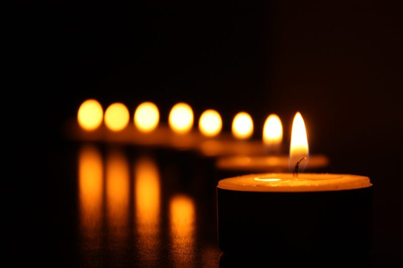 https://www.compassionatefriends.org/wp-content/uploads/2018/08/candlelighting-ceremony-800x533.jpg
