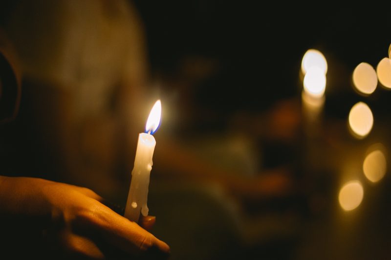 https://www.compassionatefriends.org/wp-content/uploads/2019/12/Hand-holding-candle-800x533.jpeg